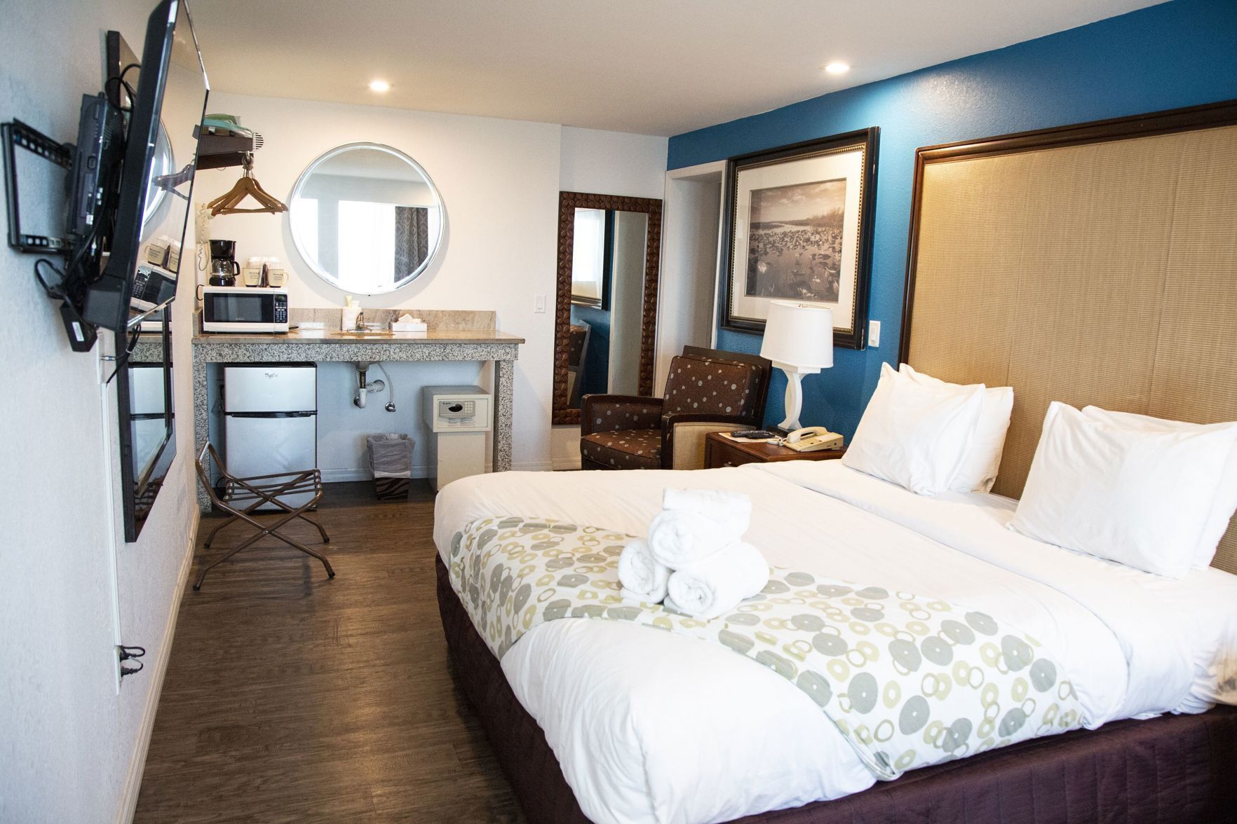 In-room safe, free WiFi, bed sheets