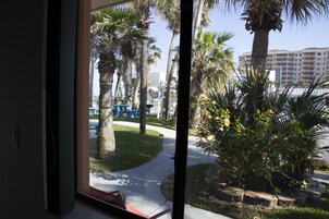 客房, 1 张特大床 | 花园景观