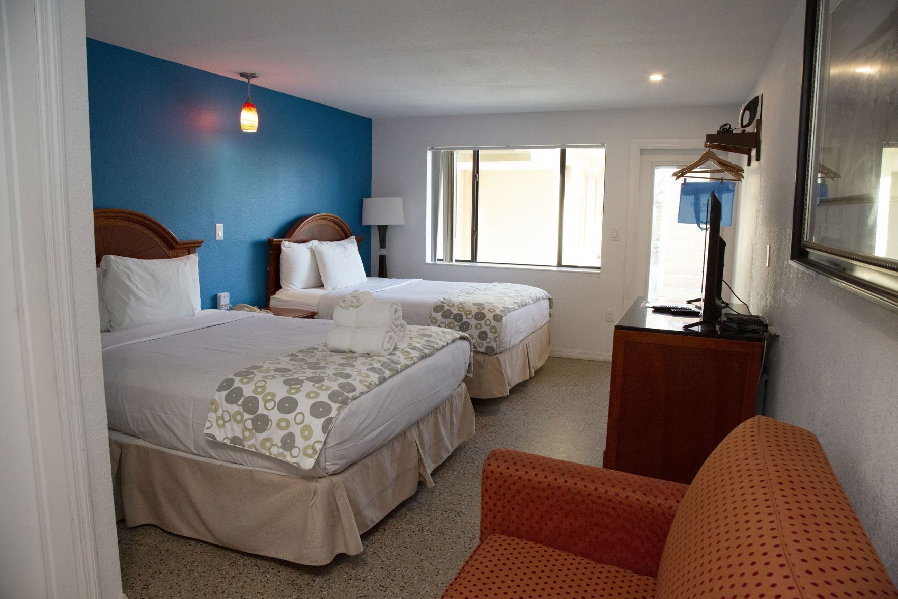 In-room safe, free WiFi, bed sheets