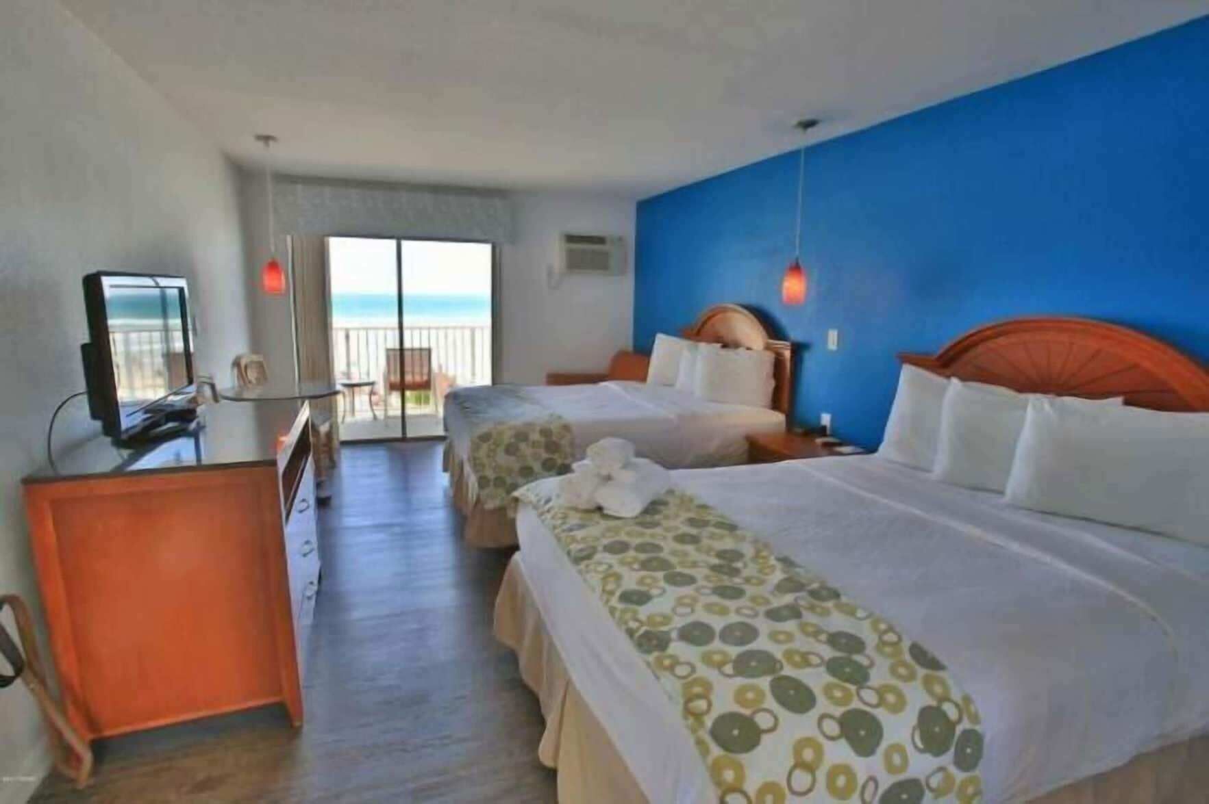 In-room safe, free WiFi, bed sheets