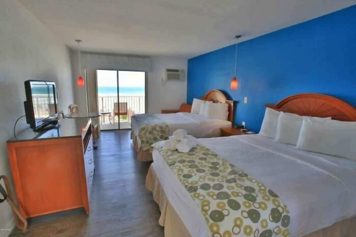 In-room safe, free WiFi, bed sheets