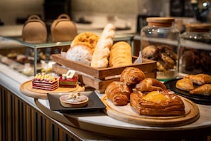 Food and drink - Hilton Mandalay (Mandalay)