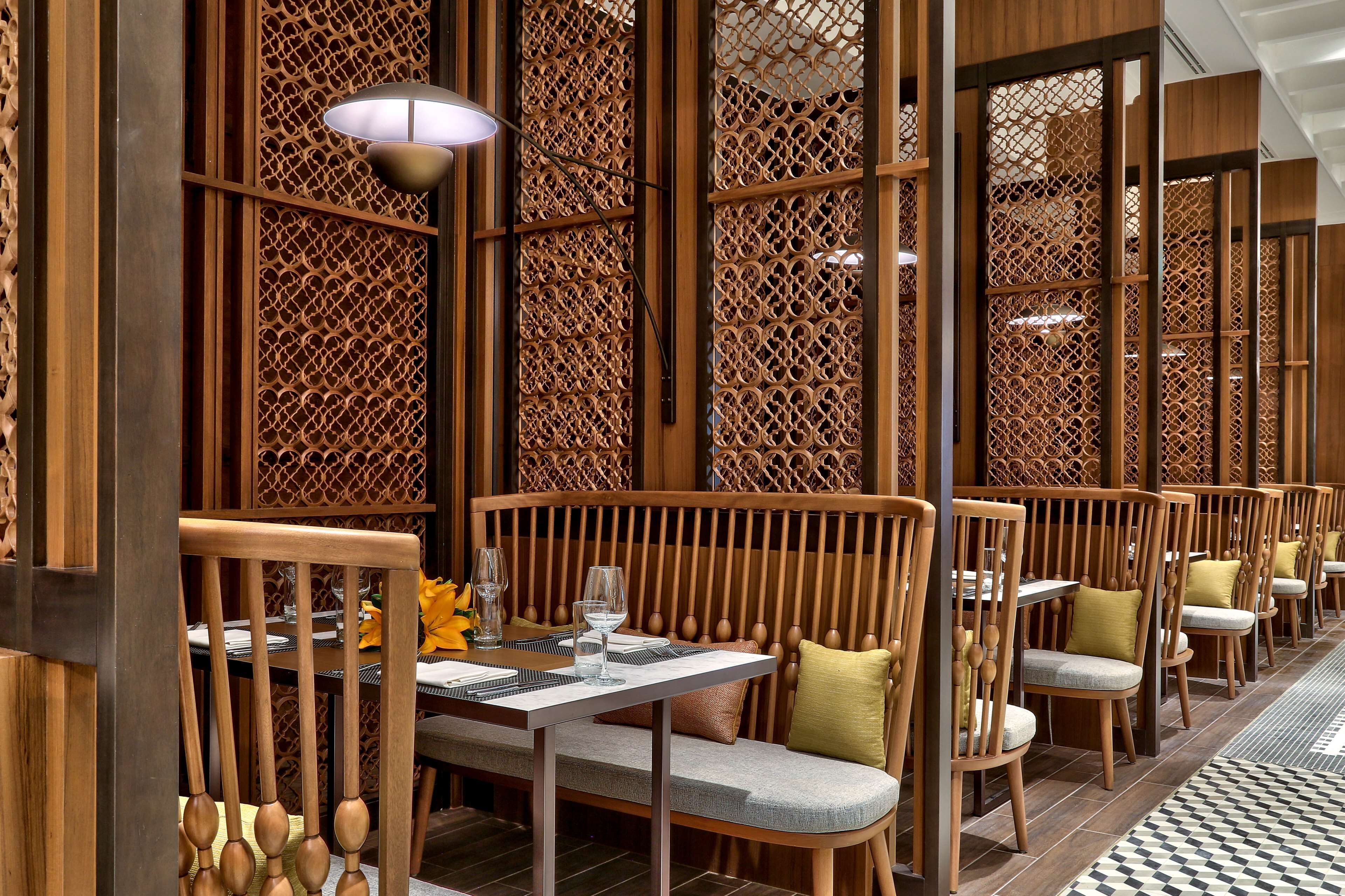 2 restaurants, breakfast, lunch, dinner served; international cuisine