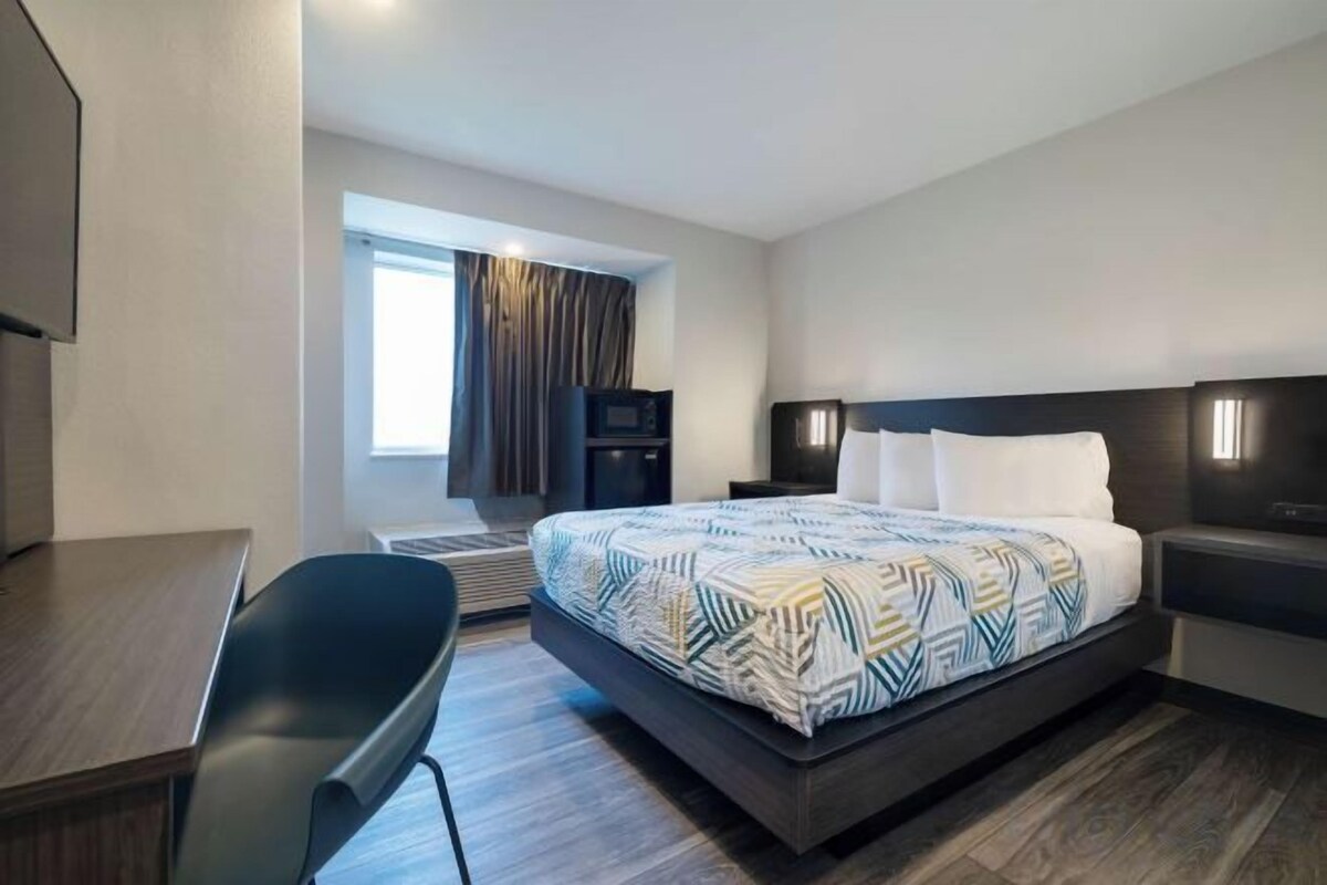 Queen Room with 1 Queen Bed, Micfridge-Non-Smoking