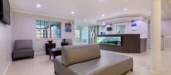 德克薩斯麥卡倫 - 東 6 號汽車旅館