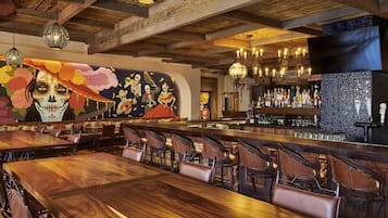 7 restaurants, serveren ontbijt, lunch, diner, Amerikaanse gerechten