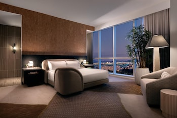 1 bedroom, hypo-allergenic bedding, minibar, in-room safe at Virgin Hotel Las Vegas, Curio Collection by Hilton