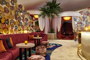 4 bars/lounges, poolside bar - Virgin Hotel Las Vegas, Curio Collection by Hilton (Las Vegas)