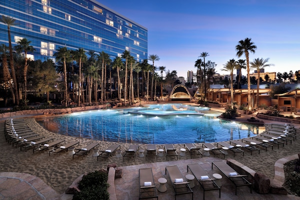 Seasonal outdoor pool, open 9:00 AM to 6:00 PM, cabanas (surcharge)