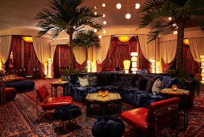 4 bars/lounges, poolside bar