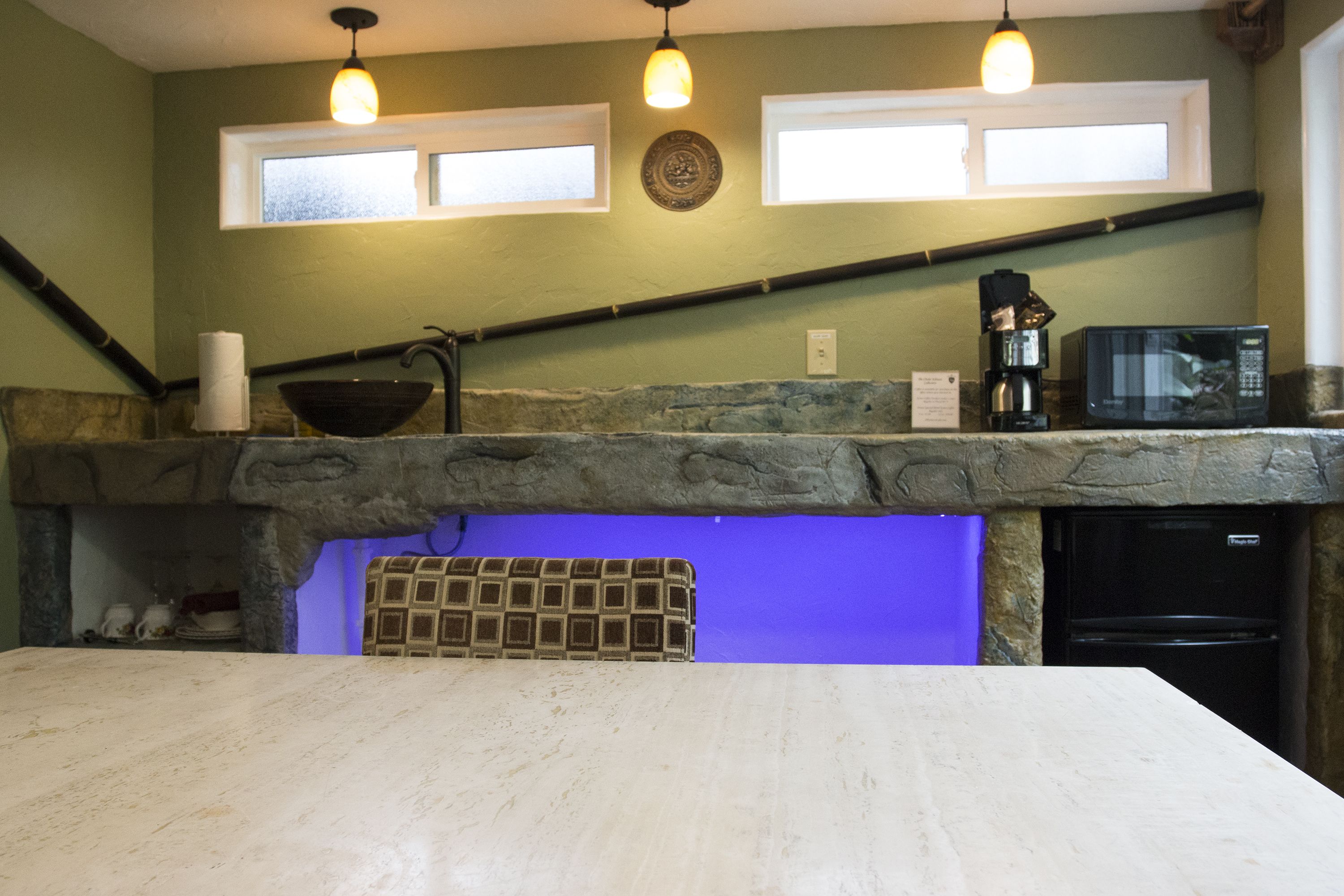 standard room, 1 queen bed (chalet kilauea hotel) | private kitchenette