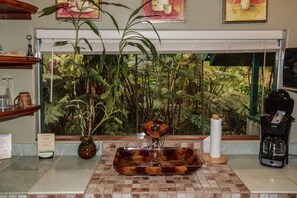 Standard Room, 1 Queen Bed (Chalet Kilauea Hotel) | Private kitchenette