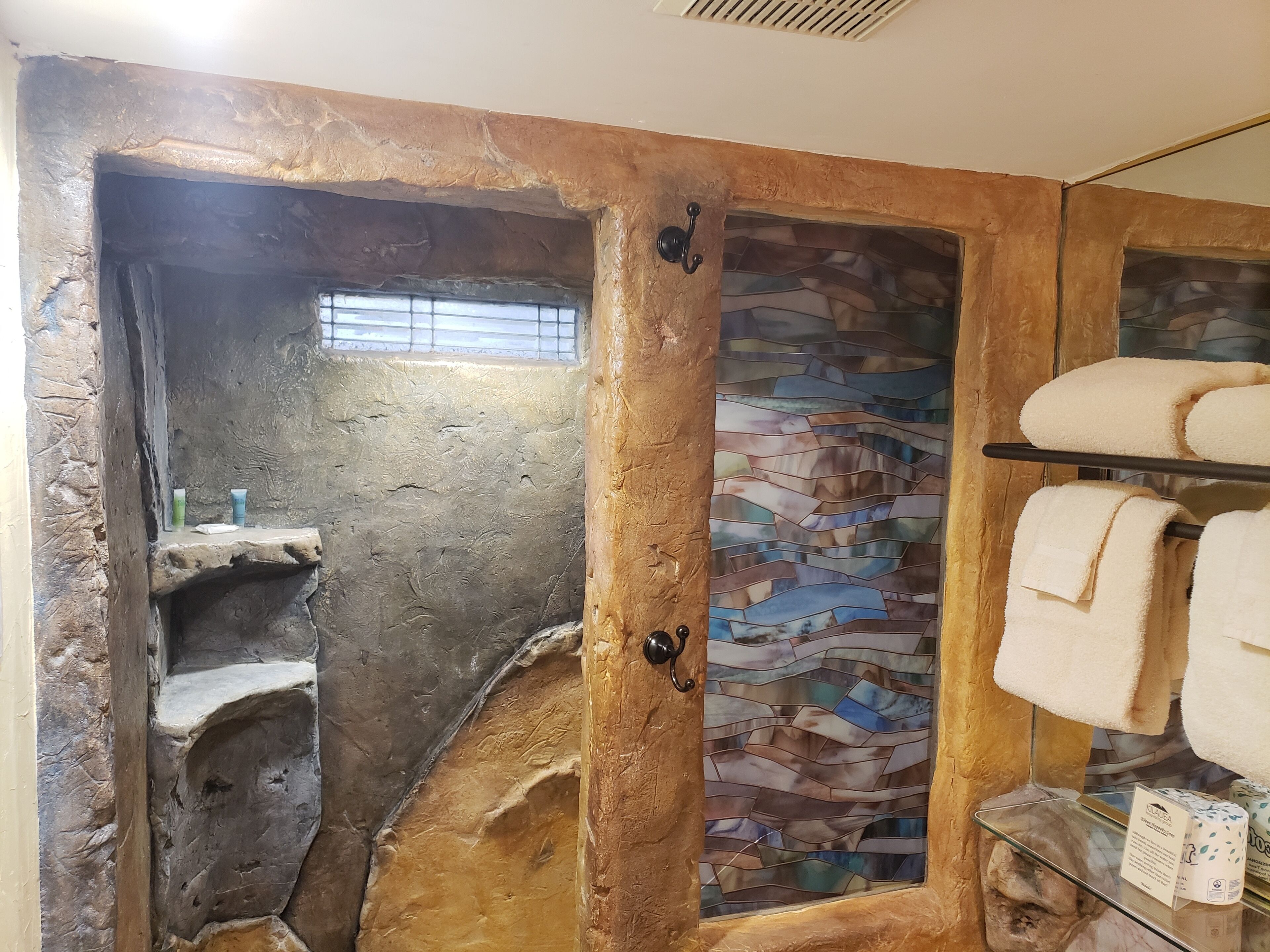 Standard Room, 1 Queen Bed (Chalet Kilauea Hotel) | Bathroom | Shower, eco-friendly toiletries, hair dryer, towels