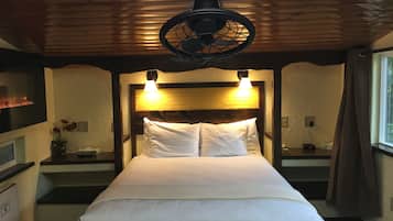 標準客房, 1 張加大雙人床 (Chalet Kilauea Hotel) | 高級寢具、獨特設計、書桌、嬰兒床 (收費)