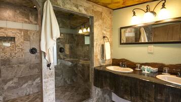 Kamar Standar, 1 Tempat Tidur Queen (Chalet Kilauea Hotel) | Kamar mandi | Shower, perlengkapan kamar mandi ramah lingkungan, dan pengering rambut