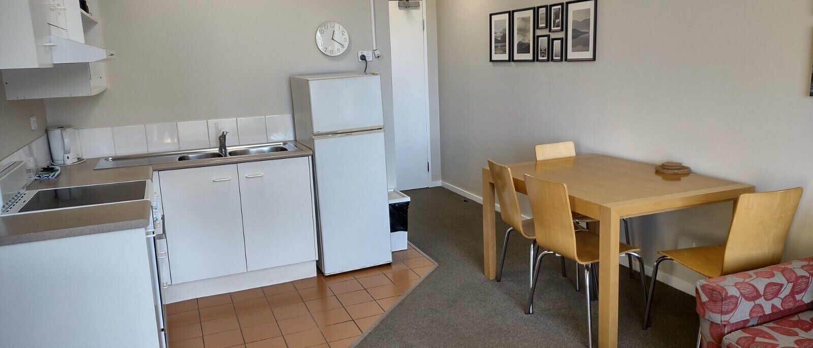 Private kitchen | Full-size fridge, microwave, oven, stovetop