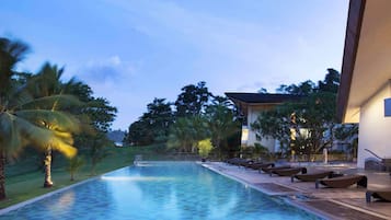 Outdoor pool, pool umbrellas