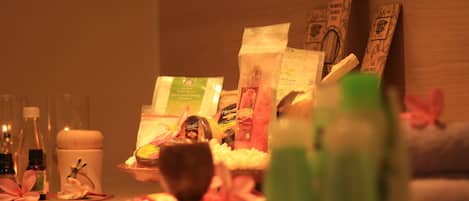 Aromatherapy, body scrubs, facials, reflexology, 1 treatment room