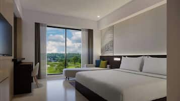 Room, 1 Katil Raja (King), Garden View | 1 bilik tidur, bar mini, peti besi dalam bilik, meja