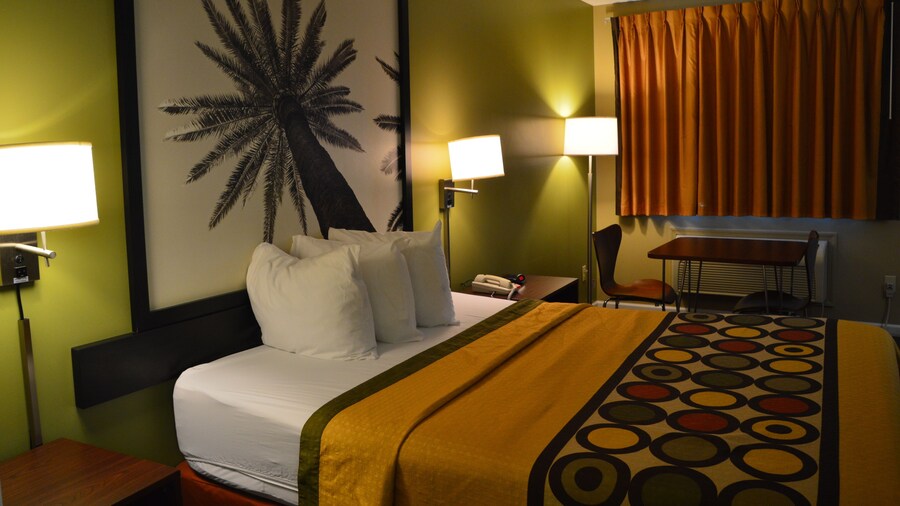 Super 8 by Wyndham Monticello