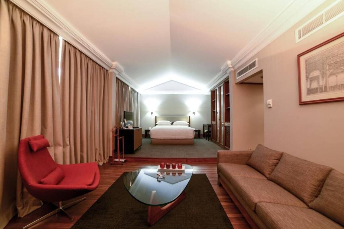 Phòng Deluxe, 1 phòng ngủ, quang cảnh núi | Minibar, két bảo mật tại phòng, bàn, phòng cách âm