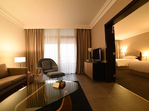 Deluxe Suite, 1 Bedroom, Sea View | Living room | LCD TV