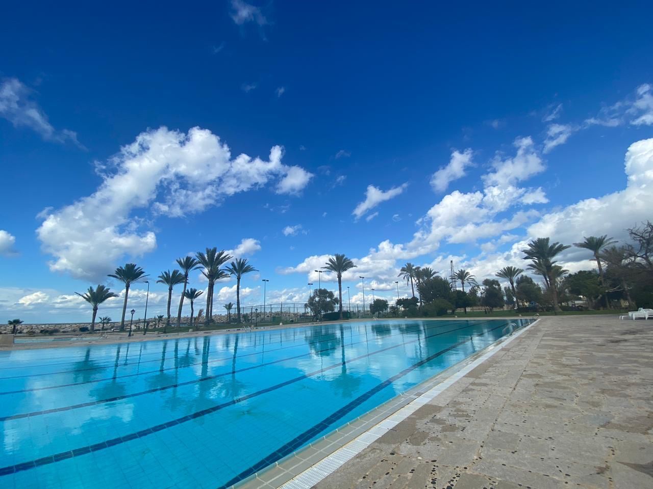 حمام سباحة