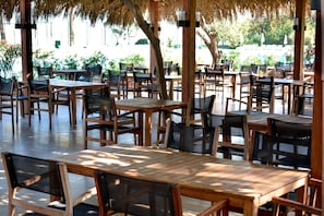 Frukostbuffé varje dag (USD 16.50 per person)