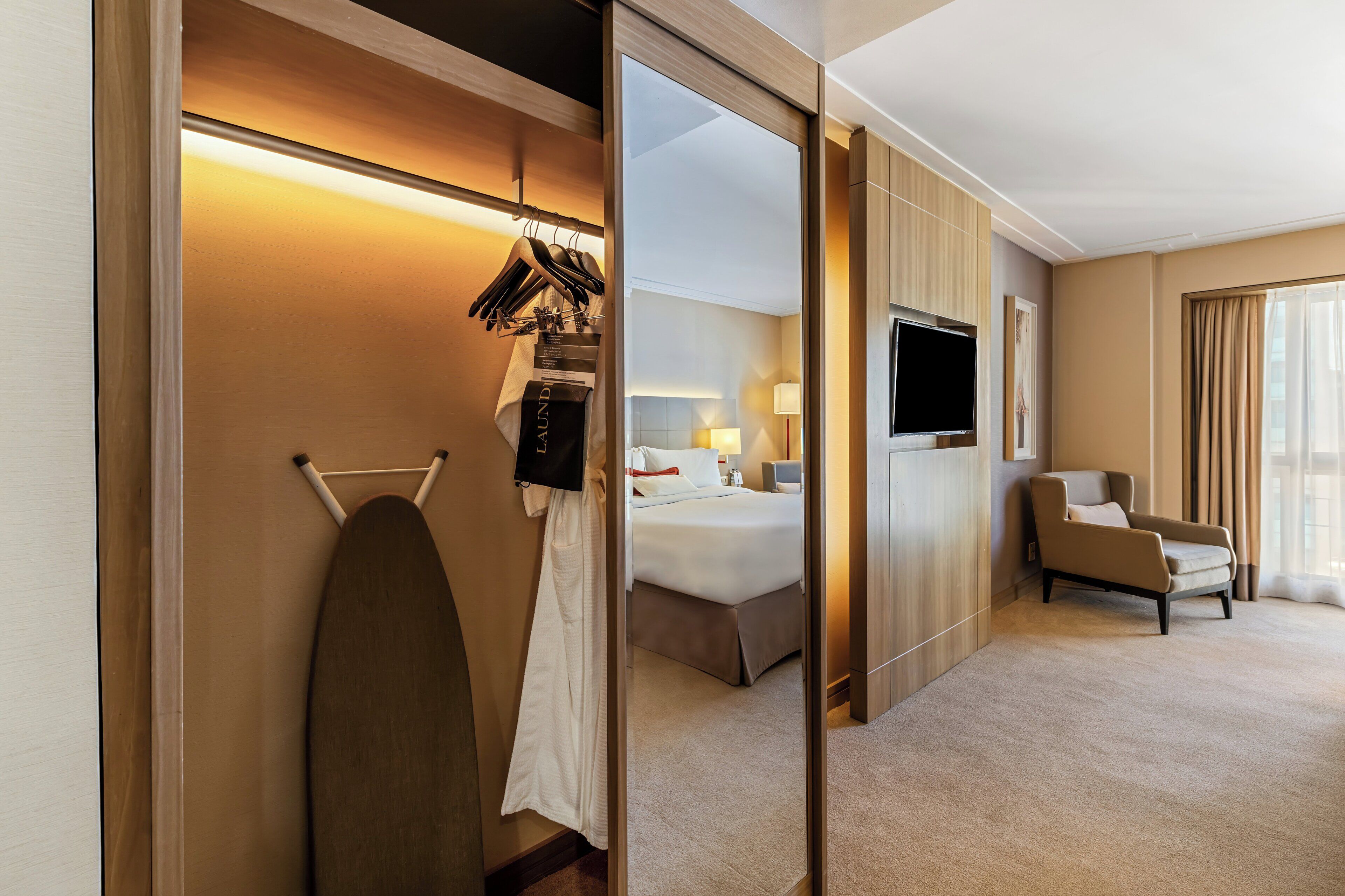 Ropa de cama de alta calidad, colchones con acolchado adicional, minibar