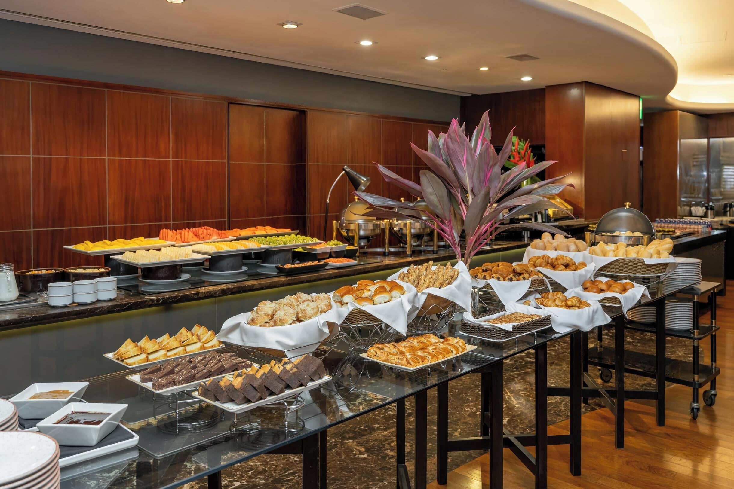 daily buffet breakfast (brl 138 per person)