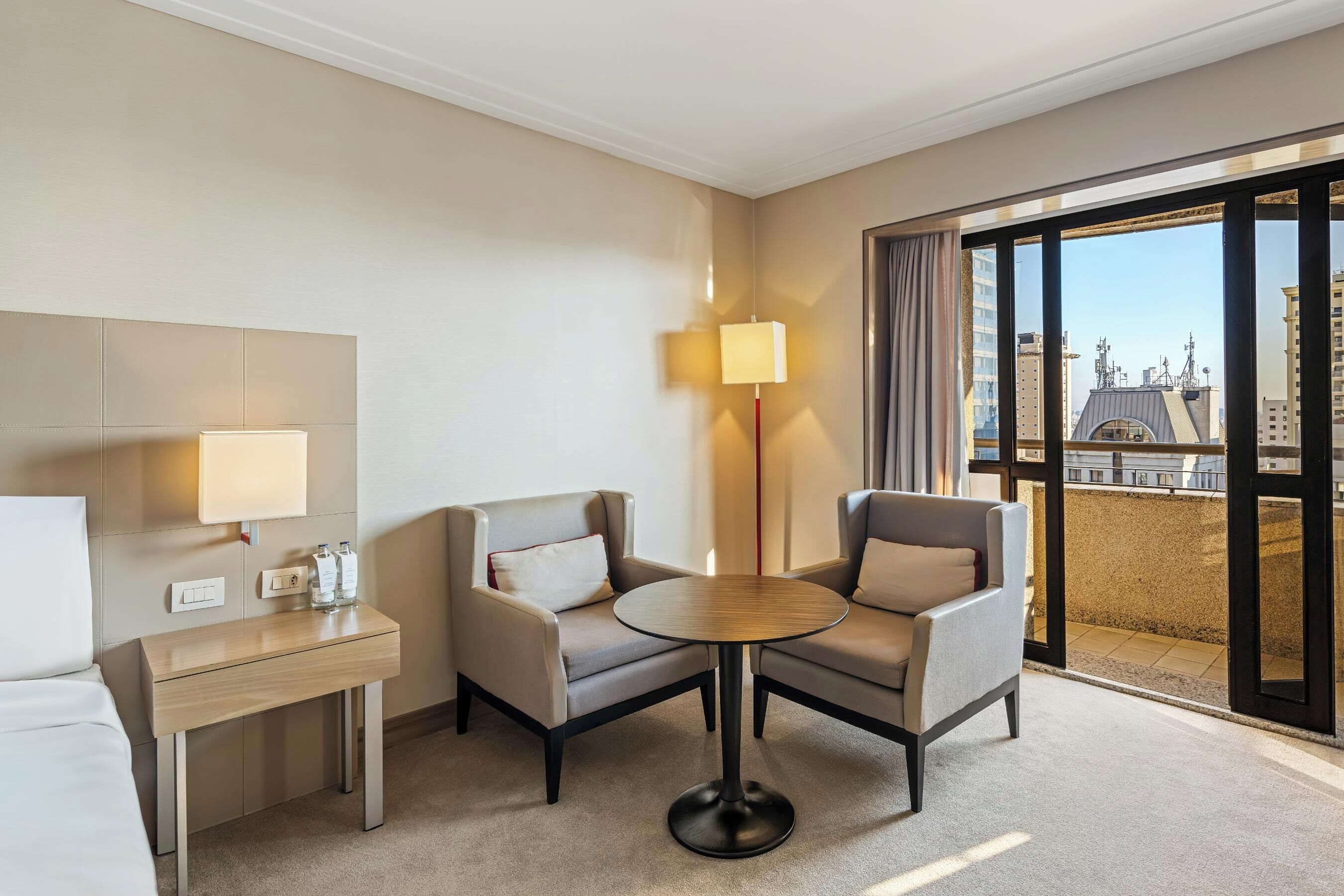 classic room, 1 king bed, accessible, balcony (club lounge access) | 1 bedroom, premium bedding, pillow-top beds, minibar