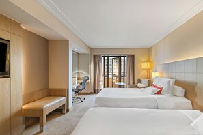Bộ đồ giường cao cấp, nệm có lớp đệm bông, minibar 