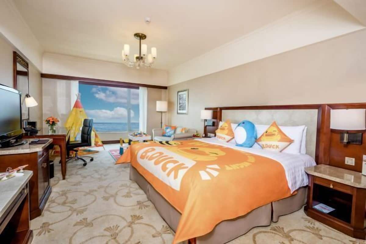 Minibar, in-room safe, desk, blackout curtains