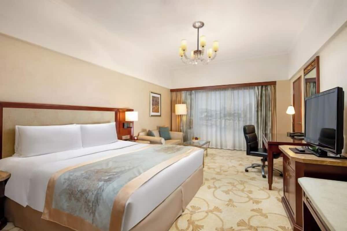 Minibar, in-room safe, desk, blackout curtains