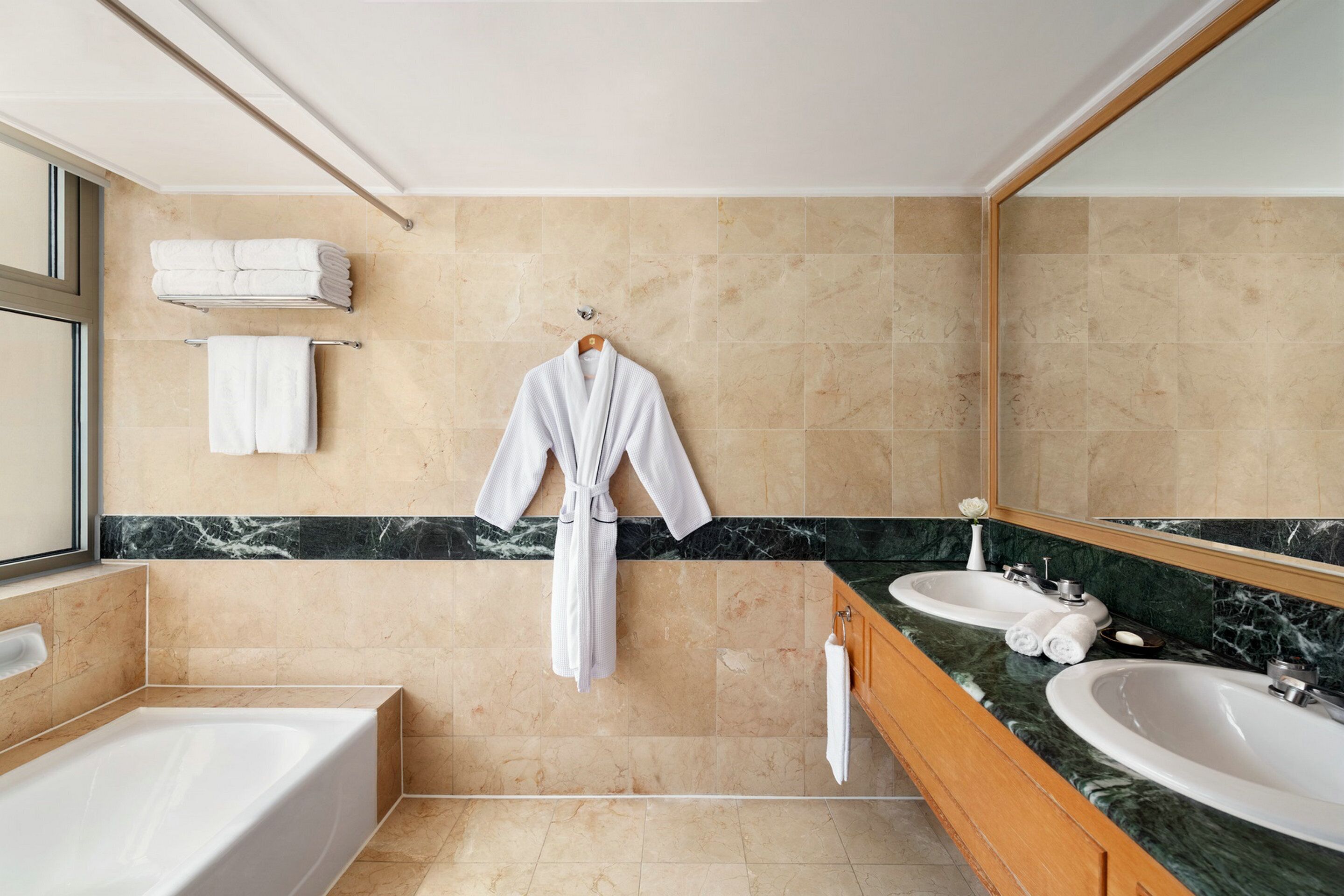 executive suite, 1 king bed | bathroom | combined shower/bathtub, free toiletries, hair dryer, bathrobes