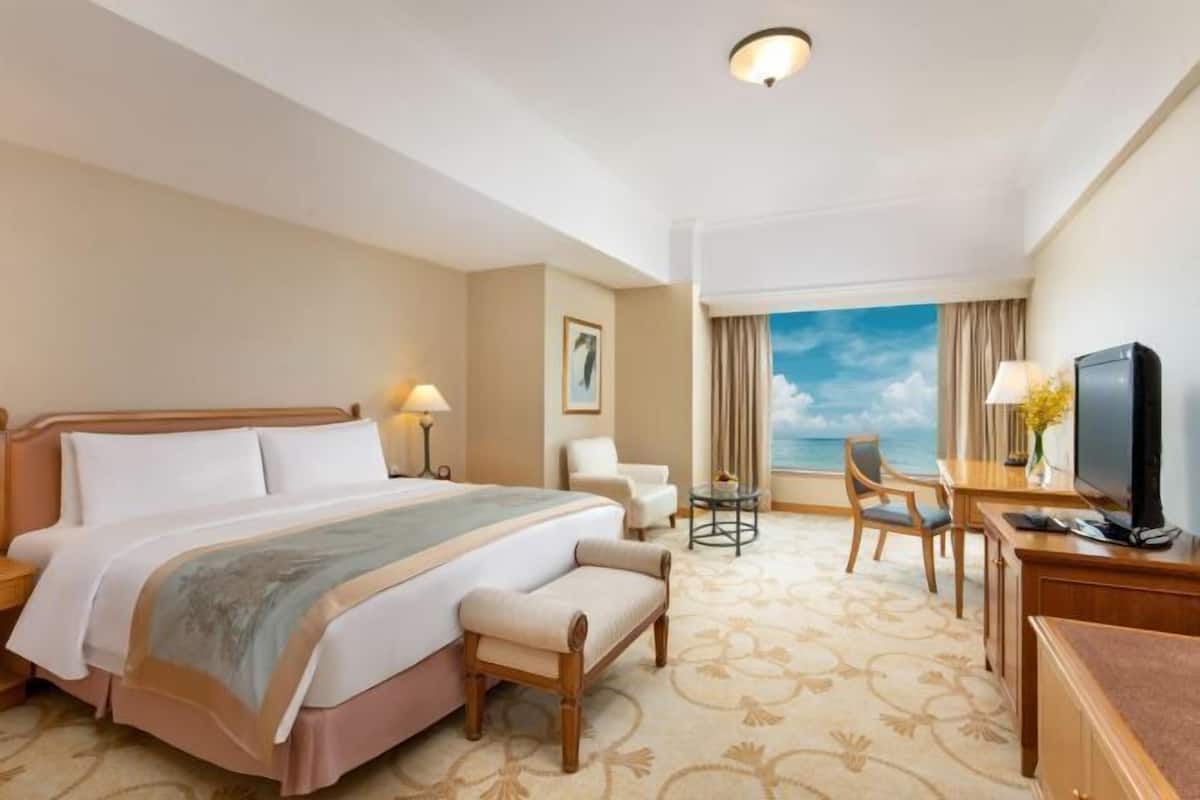 Minibar, in-room safe, desk, blackout curtains