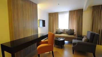 In-room safe, individually decorated, individually furnished, desk