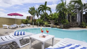 Outdoor pool - Imperial Palace Suites (Quezon City)