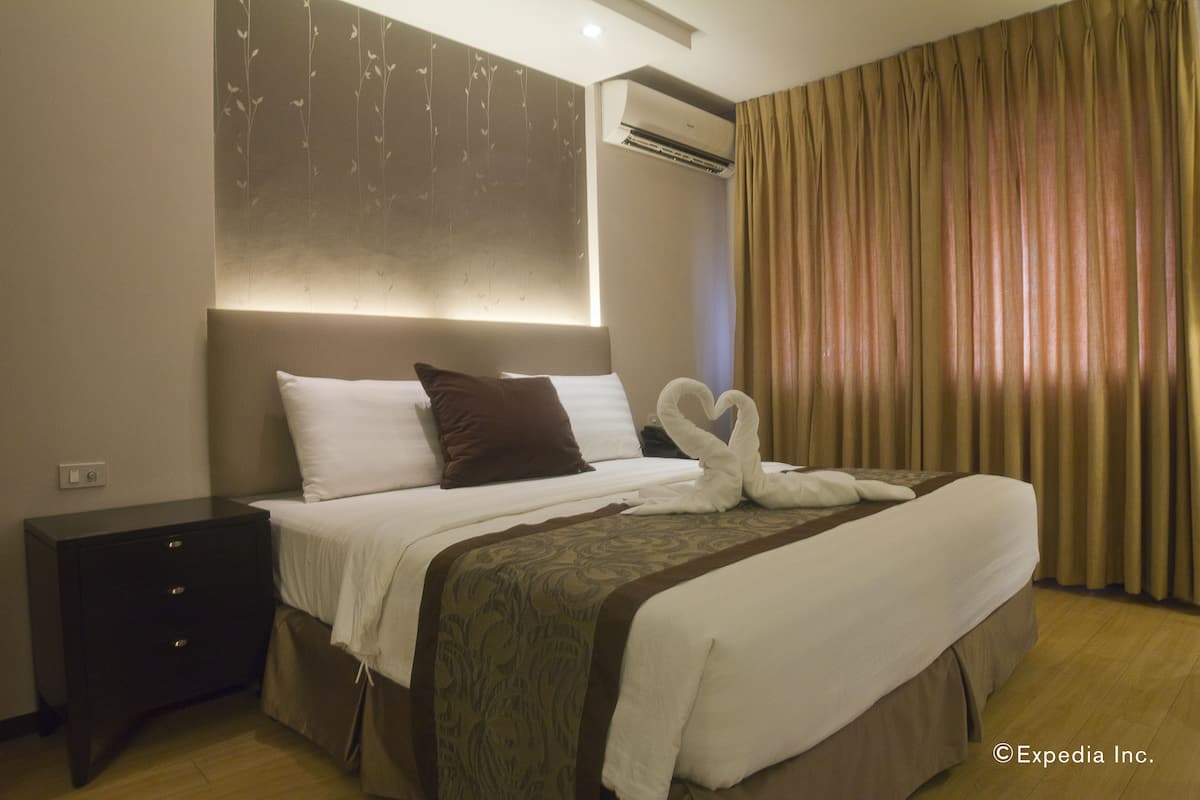 In-room safe, individually decorated, individually furnished, desk