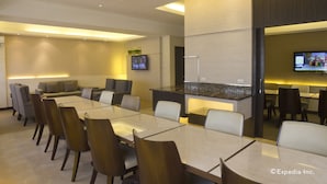 Meeting facility - Imperial Palace Suites (Quezon City)