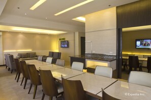 Meeting facility - Imperial Palace Suites (Quezon City)