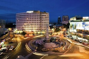 Exterior - Imperial Palace Suites (Quezon City)