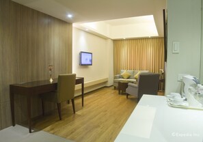Premier Suite, 2 Single Beds, Non Smoking | Coffee and/or coffee maker