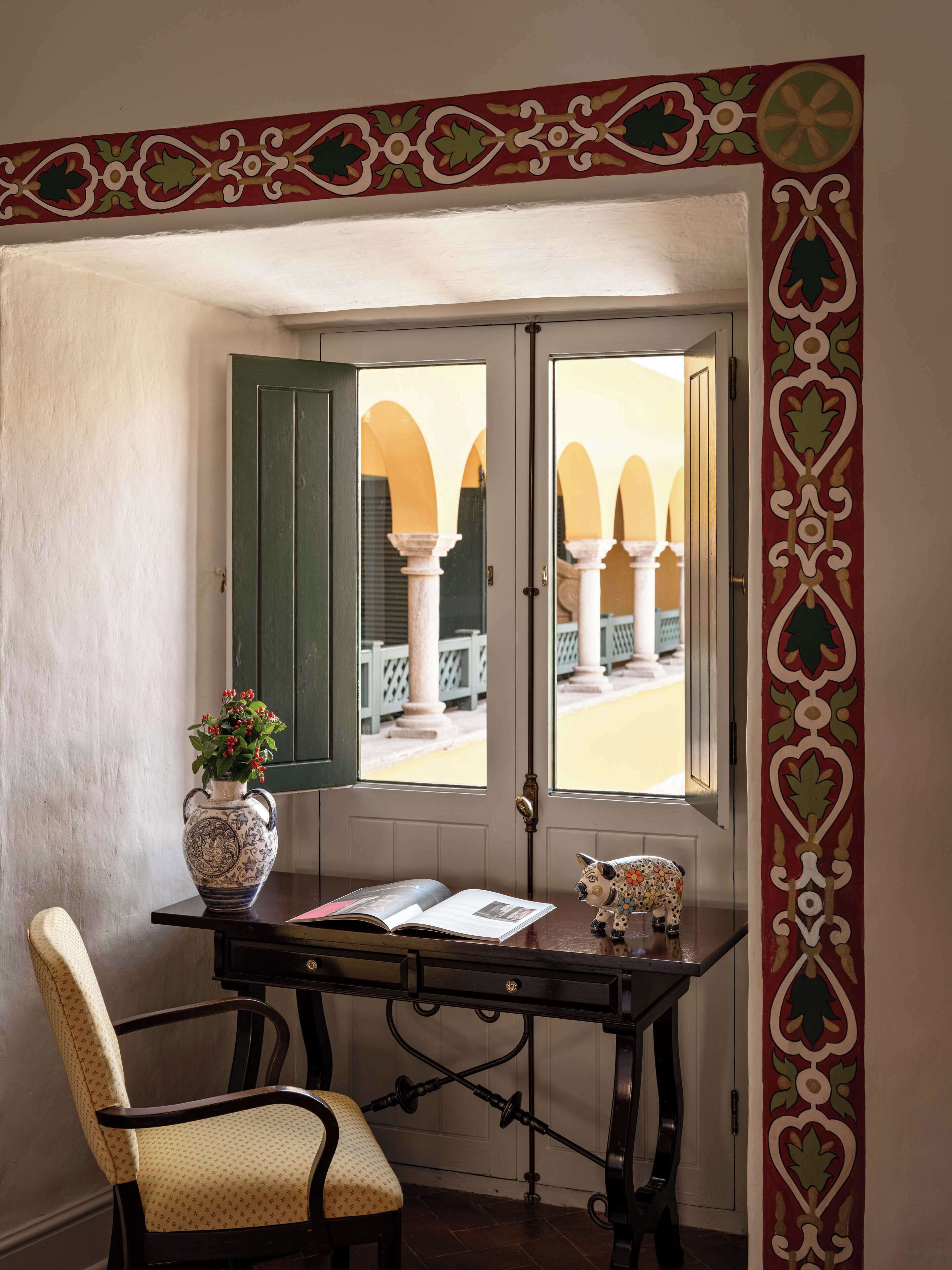 superior room | premium bedding, minibar, in-room safe, desk