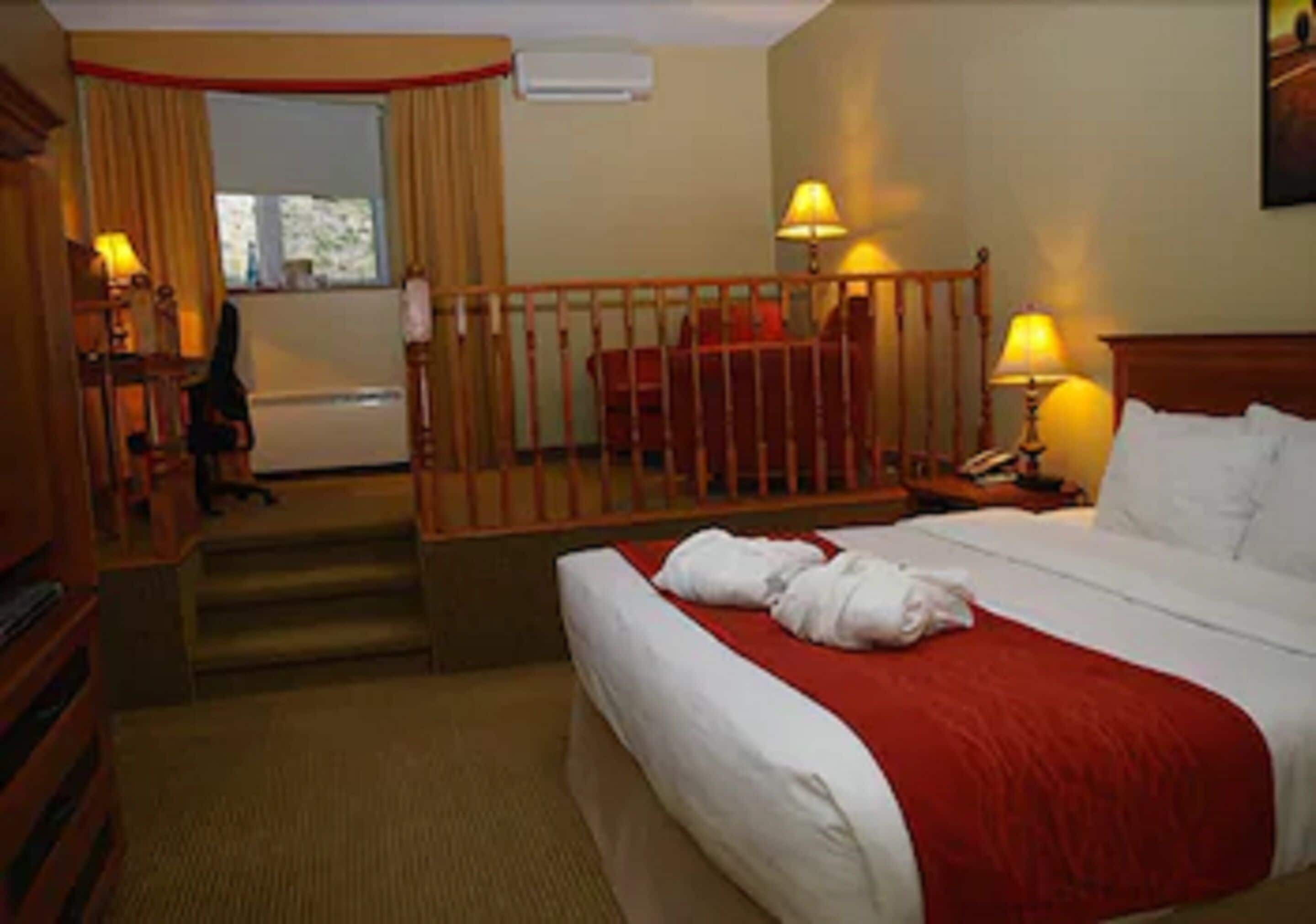 executive room, 1 queen bed with sofa bed, non smoking | desk, soundproofing, iron/ironing board, rollaway beds