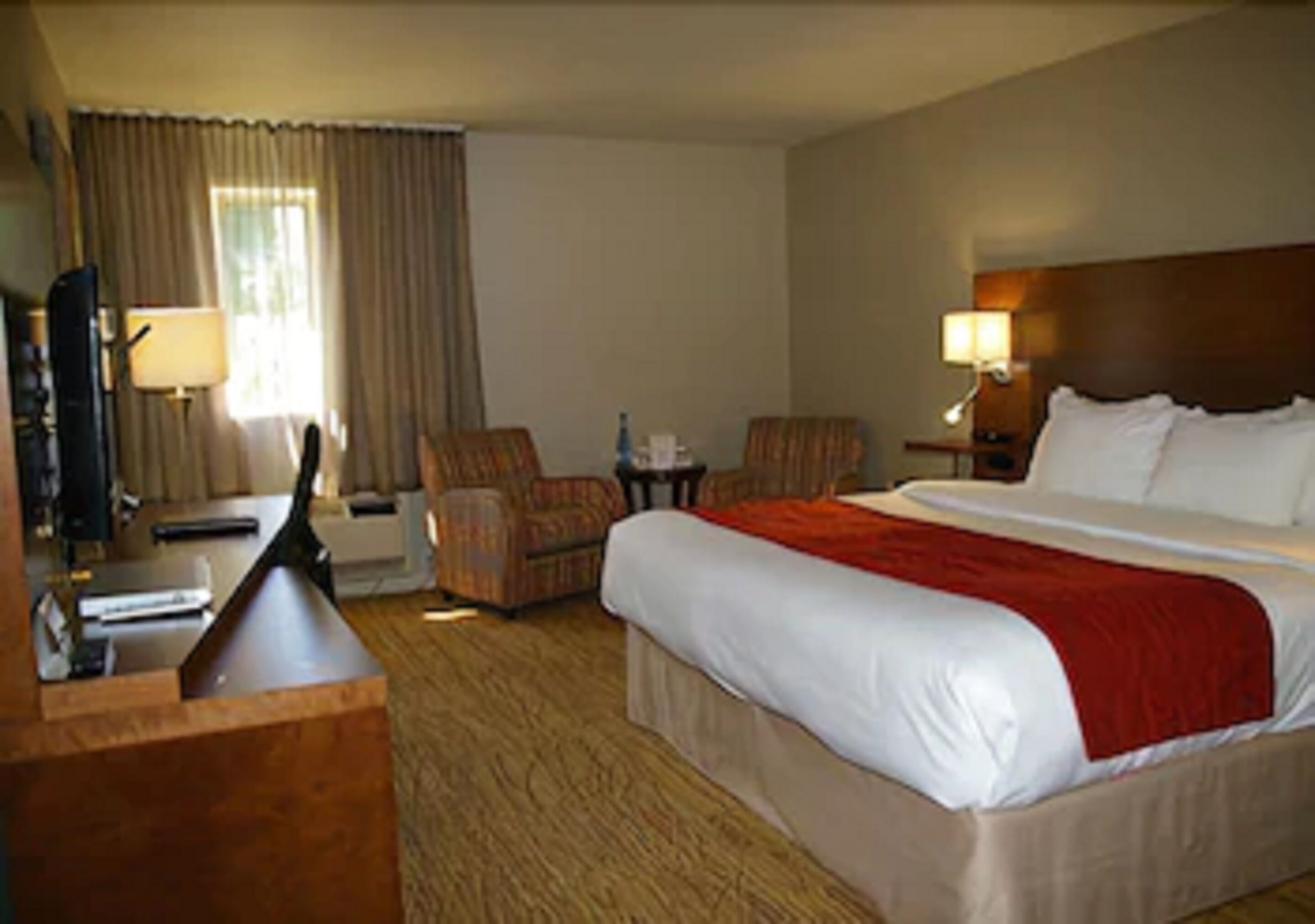 standard room, 1 king bed, non smoking | desk, soundproofing, iron/ironing board, rollaway beds