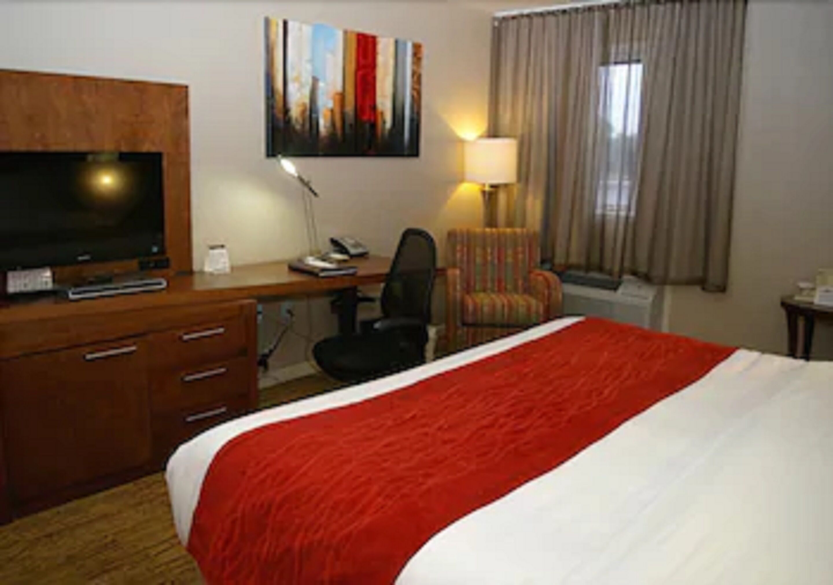 standard room, 1 king bed, non smoking | desk, soundproofing, iron/ironing board, rollaway beds