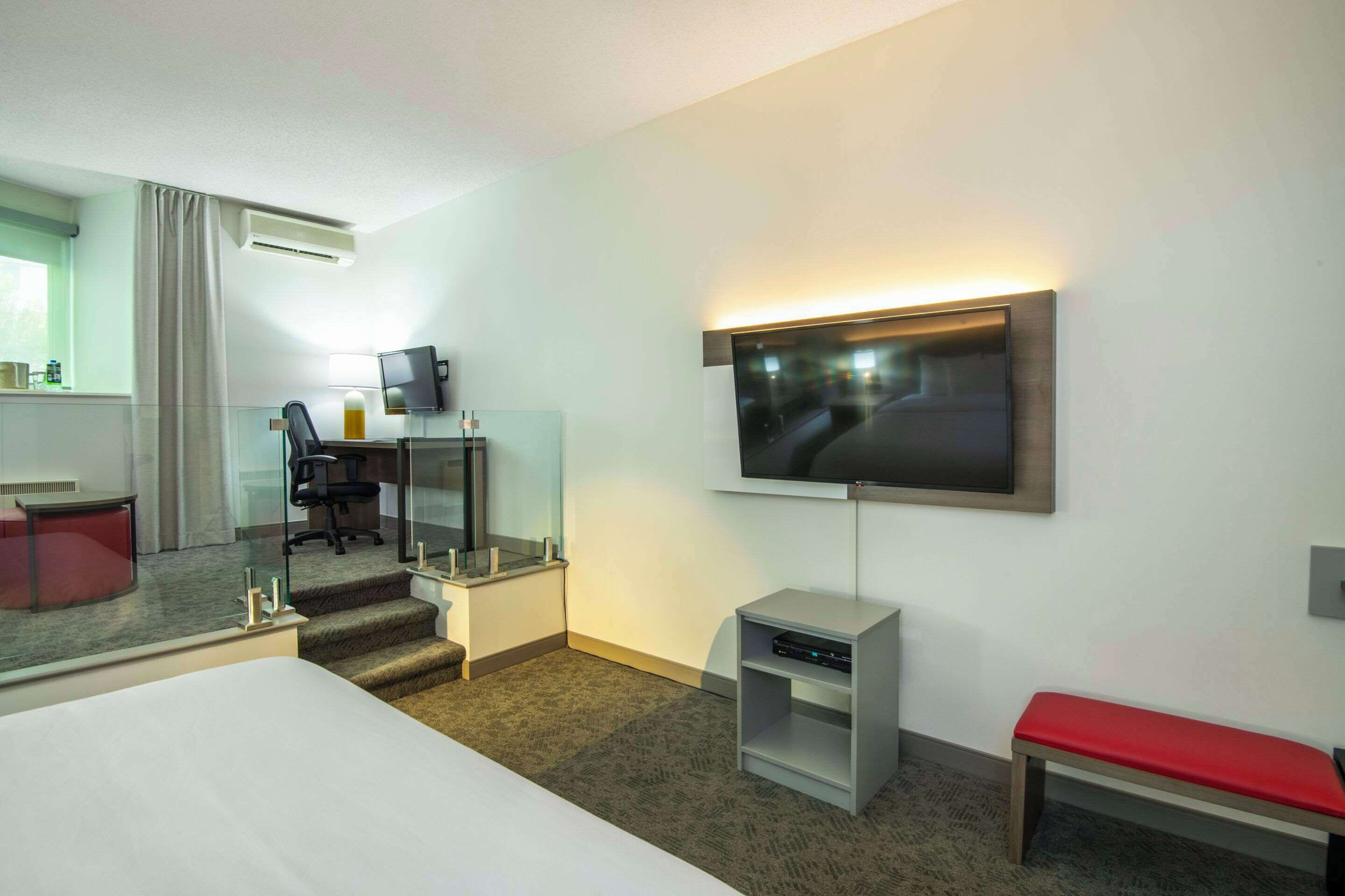 desk, soundproofing, iron/ironing board, rollaway beds