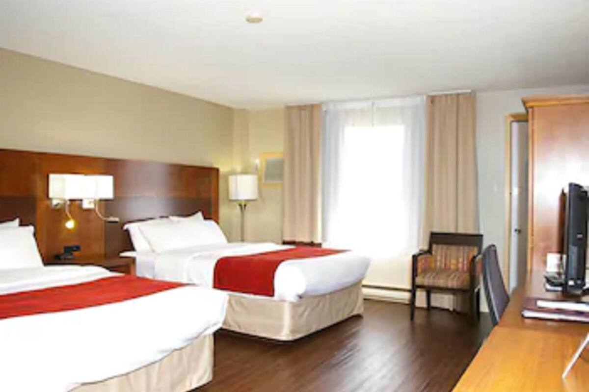 desk, soundproofing, iron/ironing board, rollaway beds