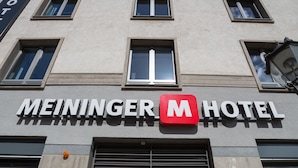 Property entrance - MEININGER Hotel Leipzig Hauptbahnhof (Leipzig)